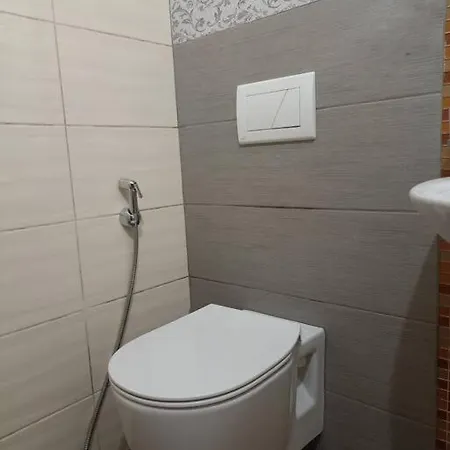 Ample Comfort In Quiet Area Apartment